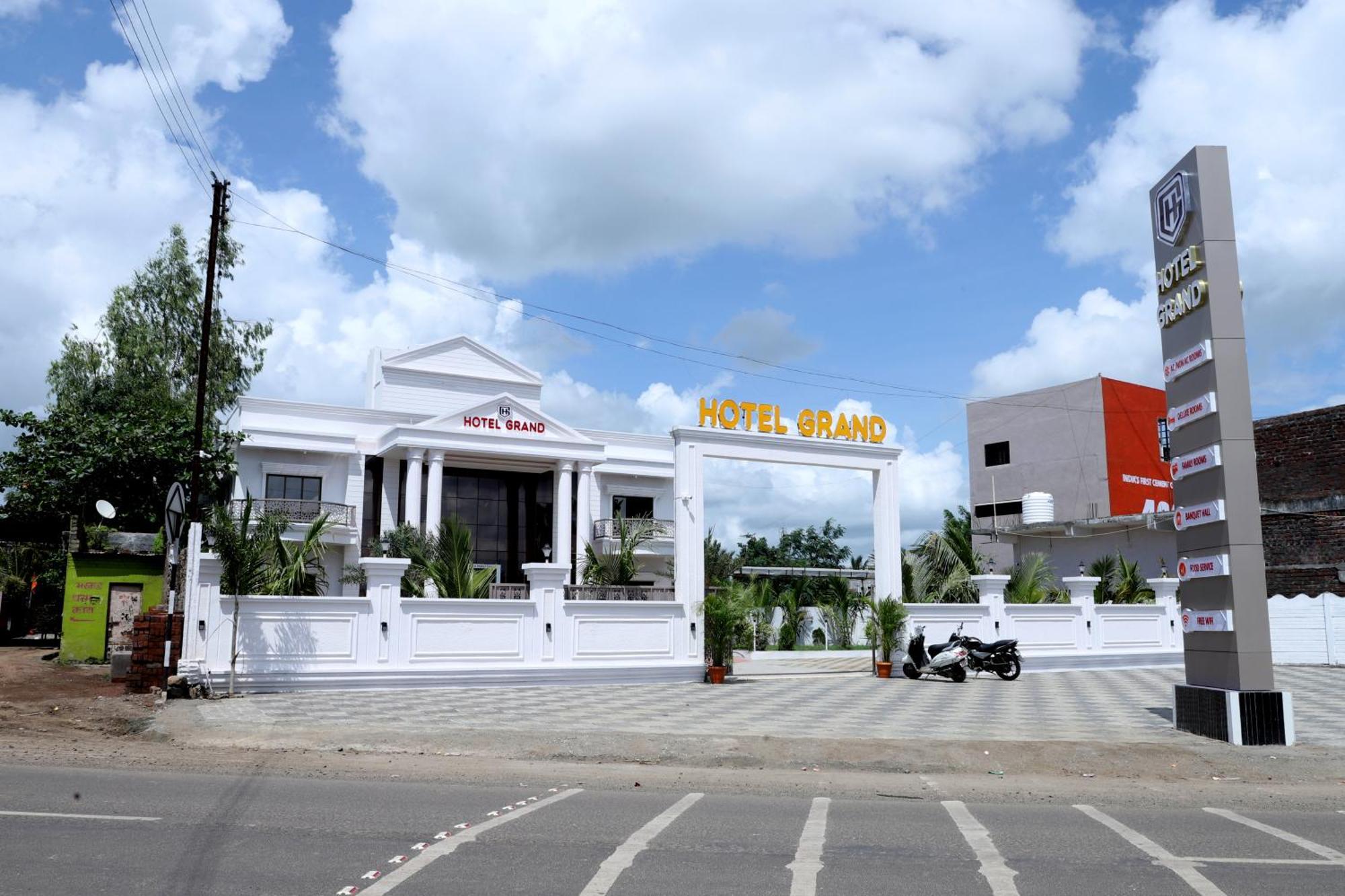 Hotel Grand Khuldabad Exterior photo